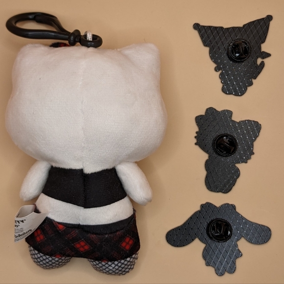 ❣️ Hello Kitty Bundle - Plush key tag dangler + pins - Picture 5 of 7